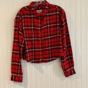 American Eagle cropped red plaid, flannel shirt SIZE MEDIUM